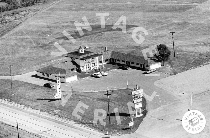 Heidelberg Motel (Holiday Motel) - 1971 Aerial